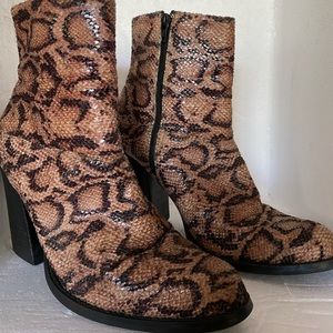 Leopard print ankle boot, size 9
